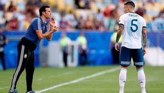 Le apagaron el incendio a Scaloni