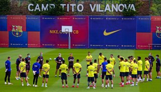 Messi animó a sus compañeros en el primer trabajo grupal