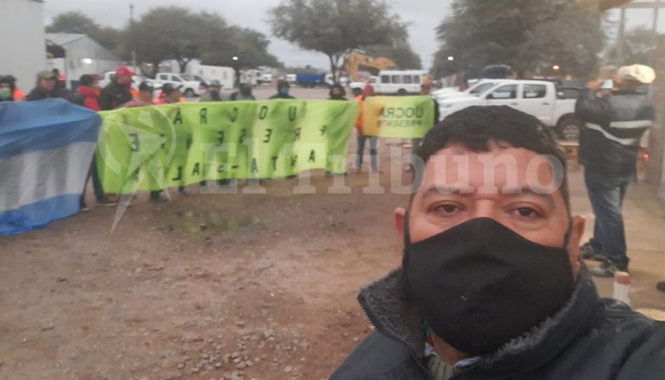 Obreros ferroviarios protestan en el obrador en Joaquín V. González- Obreros ferroviarios protestan en el obrador en Joaquín V. González