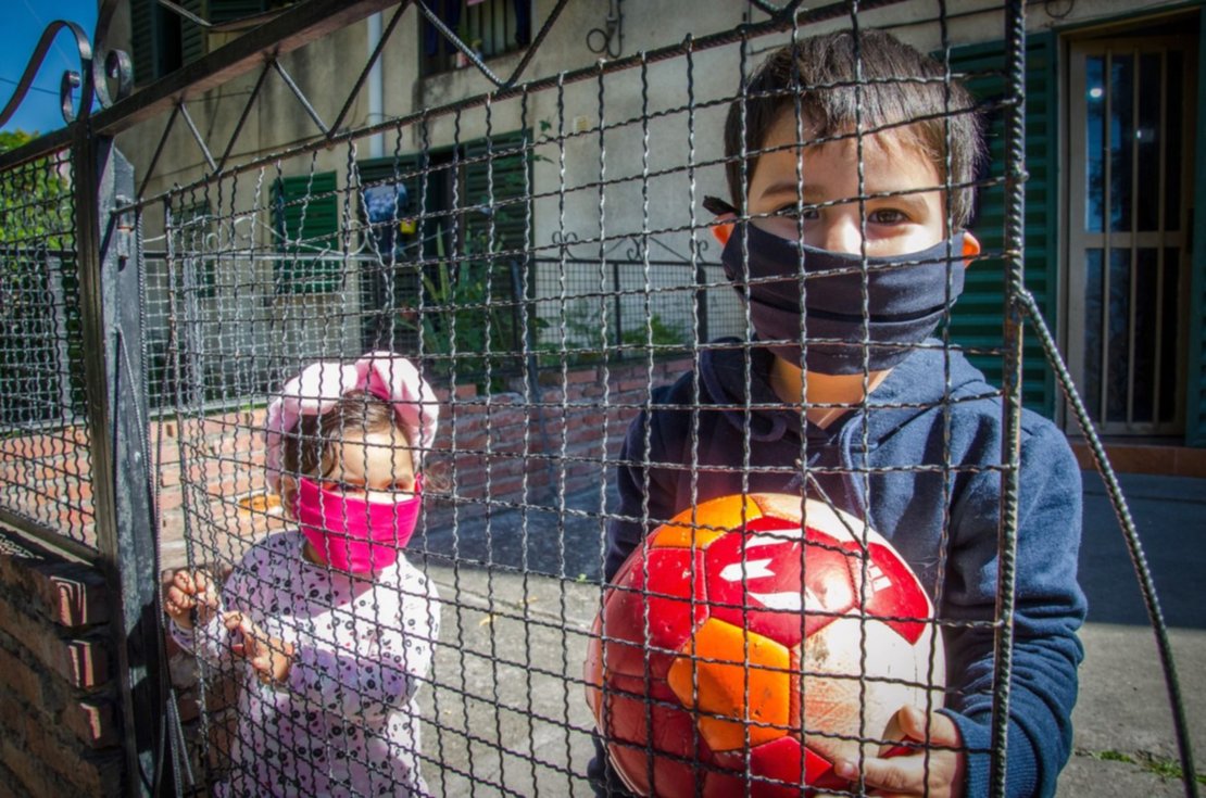 3) Cuando la cuarentena se extendía, los niños eran los que más sufrían el encierro. Foto: Pablo Yapura 3) Cuando la cuarentena se extendía, los niños eran los que más sufrían el encierro. Foto: Pablo Yapura