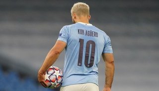 El Kun Agüero regaló relojes, un auto y efectivo a empleados del Manchester City