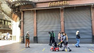 Falabella cerró todos los locales en el país y ya no vende online