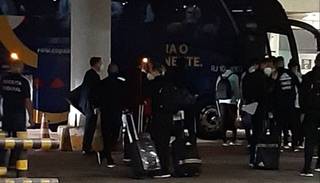 La Selección llegó a Brasil con el equipo casi confirmado para el debut con Chile