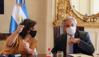 El Gobierno analiza prorrogar el DNU con las vacaciones y el turismo en la mira