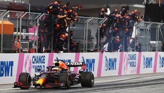Verstappen toma más luz de ventaja en la Fórmula 1