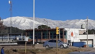 La ola polar se hace sentir en Salta: la serranía de Metán amaneció nevada