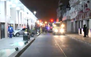 Las llamas consumieron la feria ubicada frente al mercado: se trataría del mayor incendio del centro de Salta