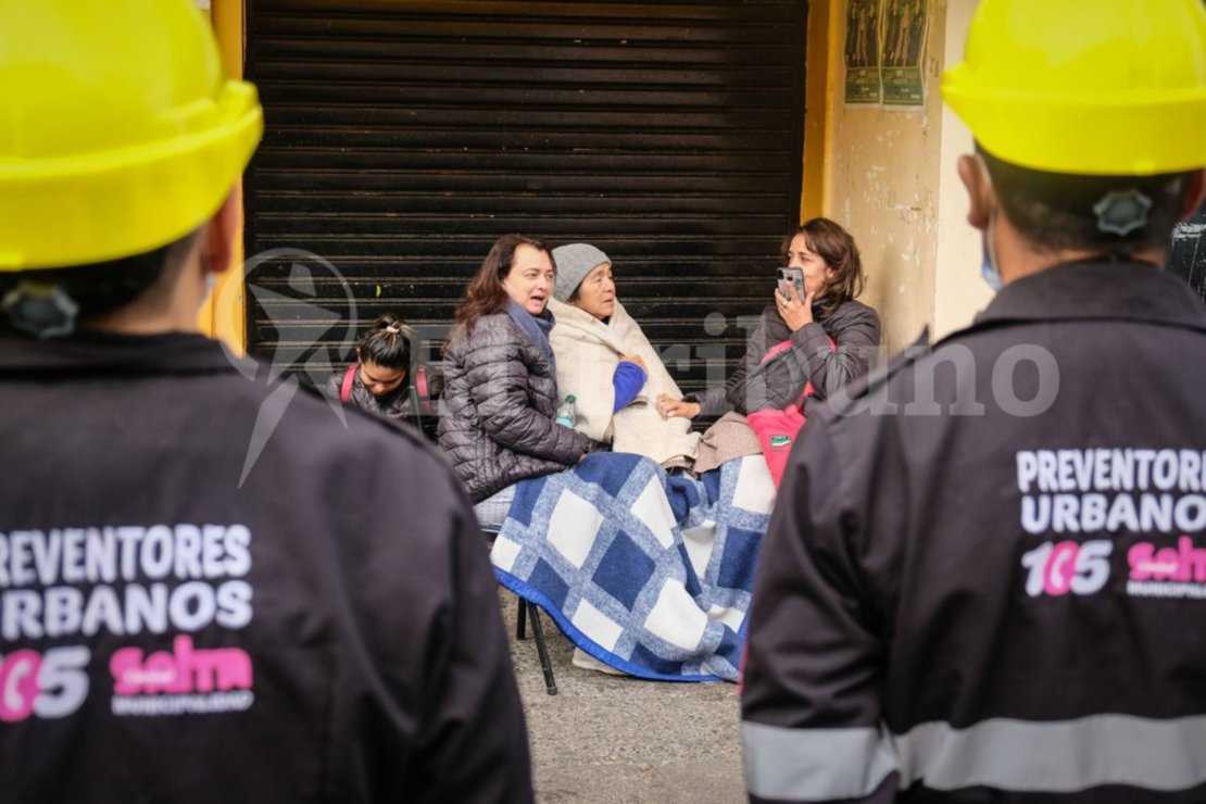 Momentos de dolor tras la pérdida de los productos que se quemaron en la galería. Incendio del centro comercial del Norte: Foto: Jan Touzeau Momentos de dolor tras la pérdida de los productos que se quemaron en la galería. Incendio del centro comercial del Norte: Foto: Jan Touzeau