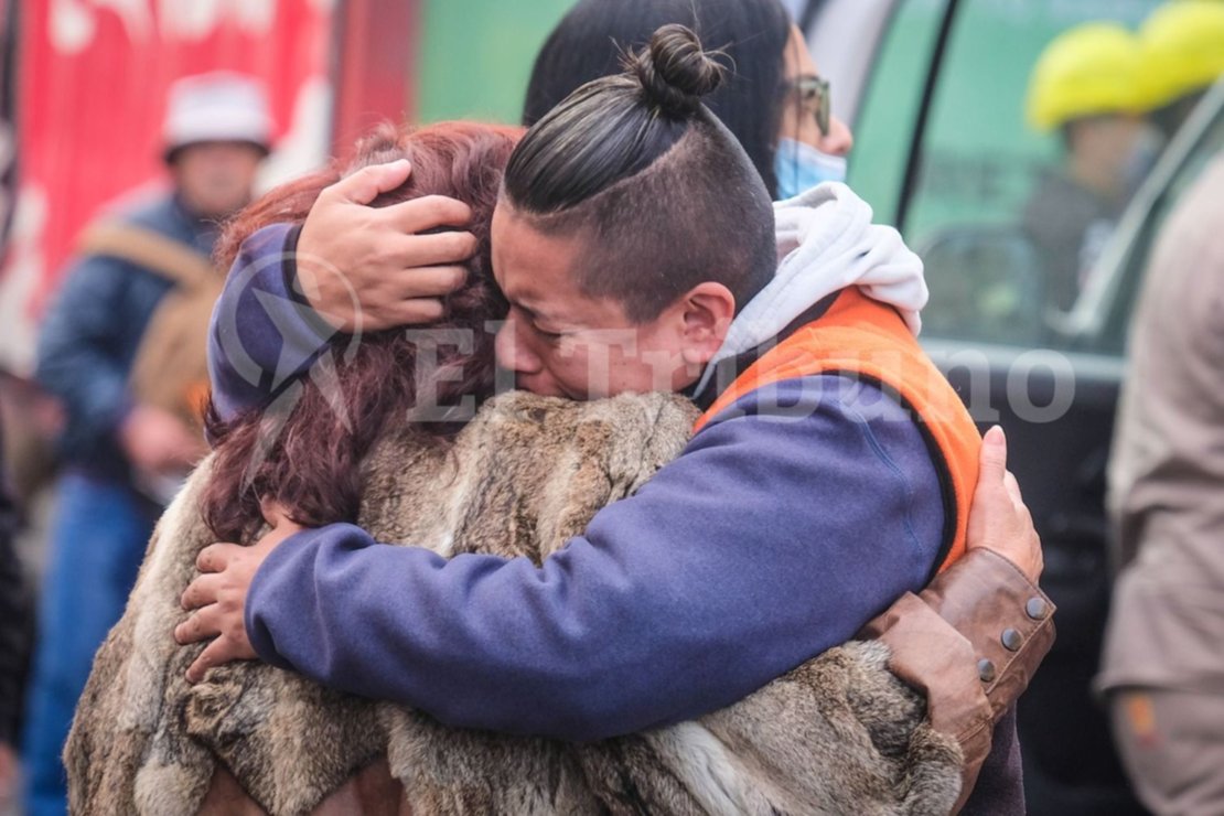 Momentos de dolor tras la pérdida de los productos que se quemaron en la galería. Incendio del centro comercial del Norte: Foto: Jan Touzeau Momentos de dolor tras la pérdida de los productos que se quemaron en la galería. Incendio del centro comercial del Norte: Foto: Jan Touzeau