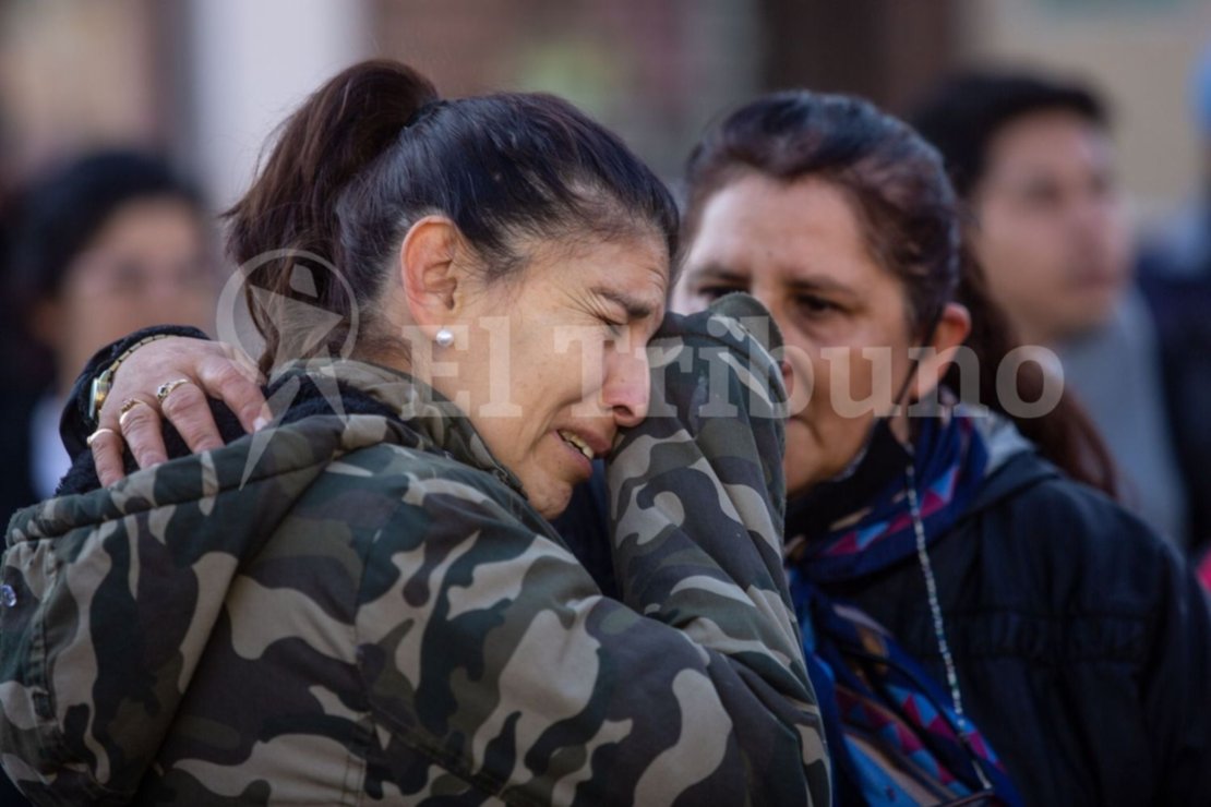 Momentos de dolor tras la pérdida de los productos que se quemaron en la galería. Incendio del centro comercial del Norte: Foto: Jan Touzeau Momentos de dolor tras la pérdida de los productos que se quemaron en la galería. Incendio del centro comercial del Norte: Foto: Jan Touzeau
