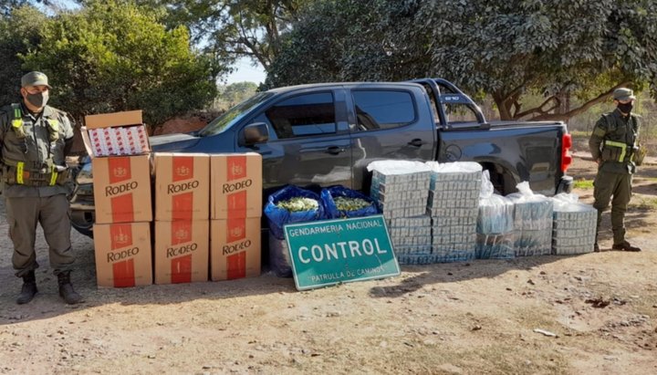 Secuestraron 40 kilos de hojas de coca y 7.000 paquetes de cigarrillos