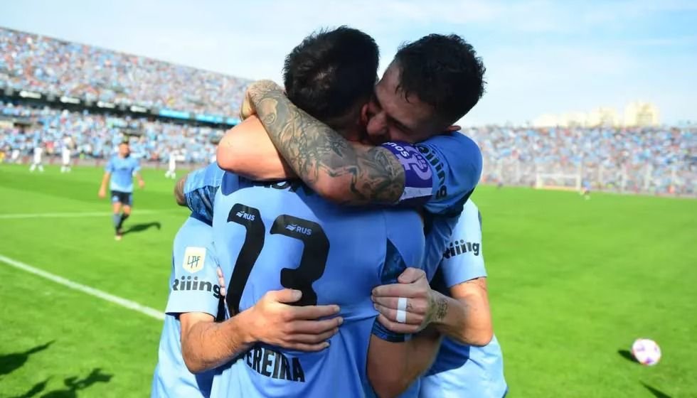Belgrano le ganó a Vélez y se mantiene entre los diez primeros