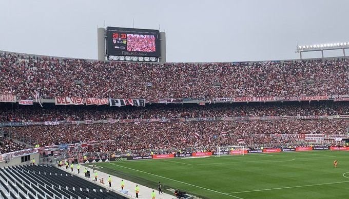 Tragedia en el Monumental: un hincha de River cayó de una tribuna