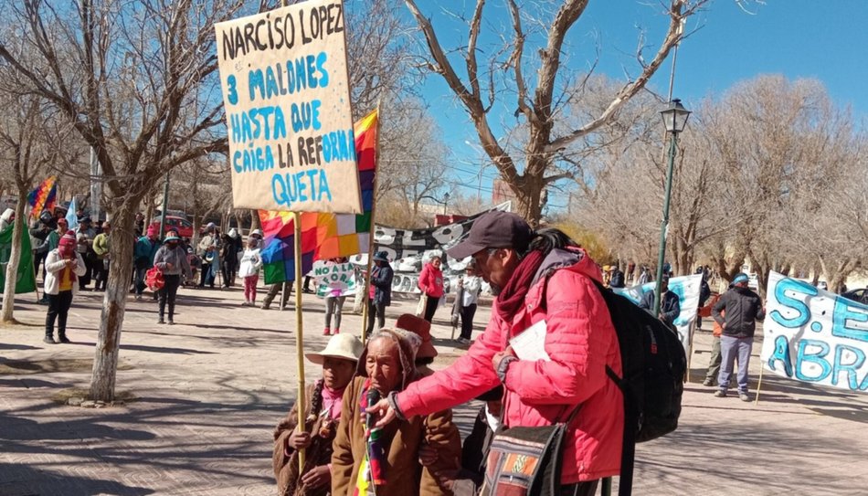Puneños iniciaron una marcha rumbo a la capital provincial