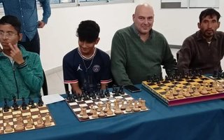 Jugando al ajedrez - El Tiempo de Salta