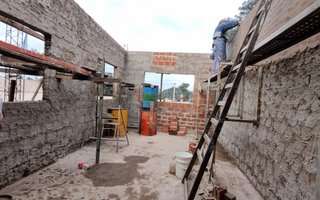 Avanza la construcción de una nueva aula en la escuela técnica de Salvador Mazza