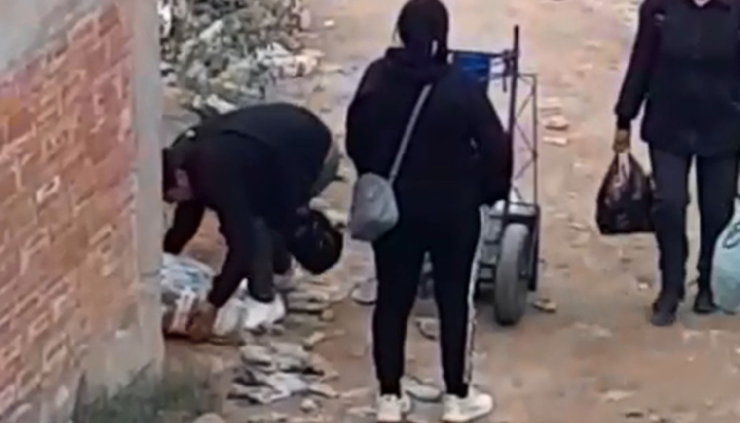 VIDEO La ayuda social termina en Bolivia: Vecinos denuncian desvío de bolsones del gobierno salteño