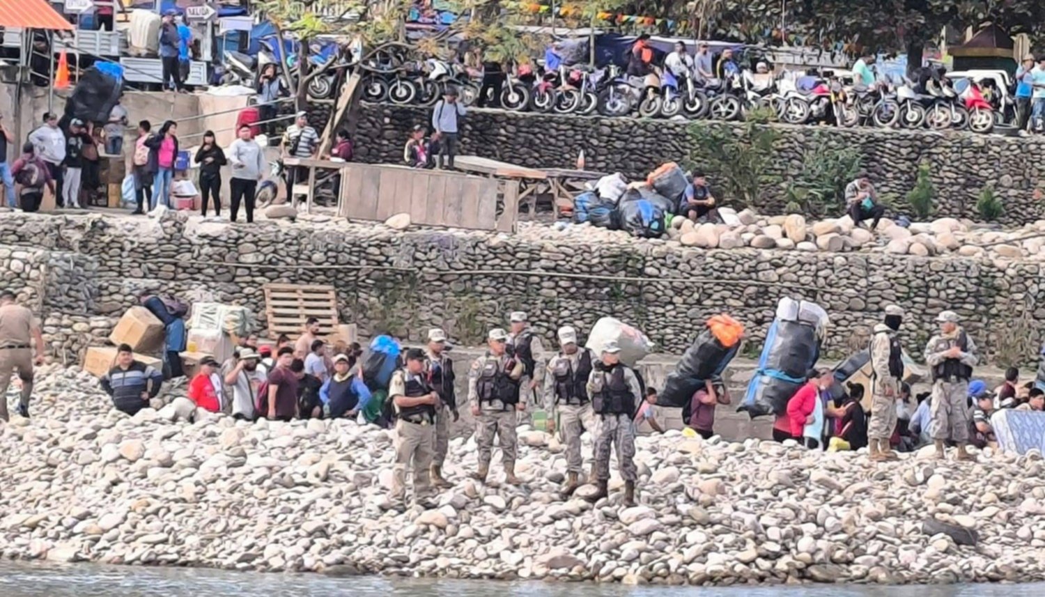 Una nueva cooperativa de chalanas caldeó la frontera 