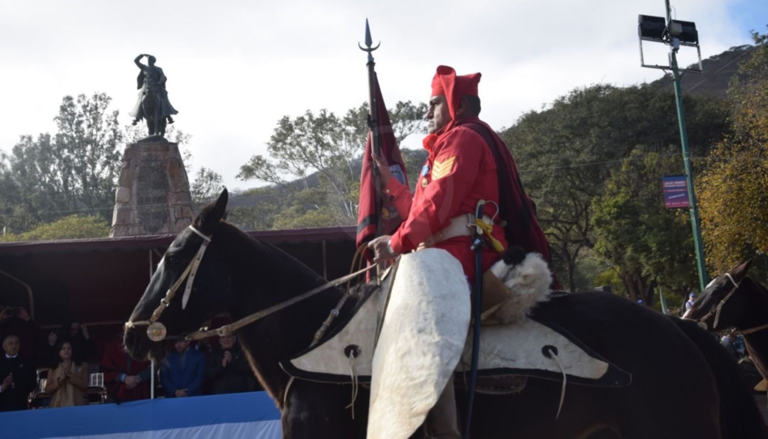 EN VIVO. Tradicional desfile el Héroe Gaucho, en el Monumento a Güemes