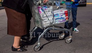 En diciembre se estancó la venta en supermercados y creció en los centros de compras