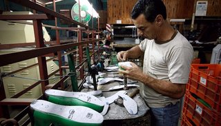 Afirman que la presión impositiva y los altos costos financieros impulsan la informalidad en las Pymes