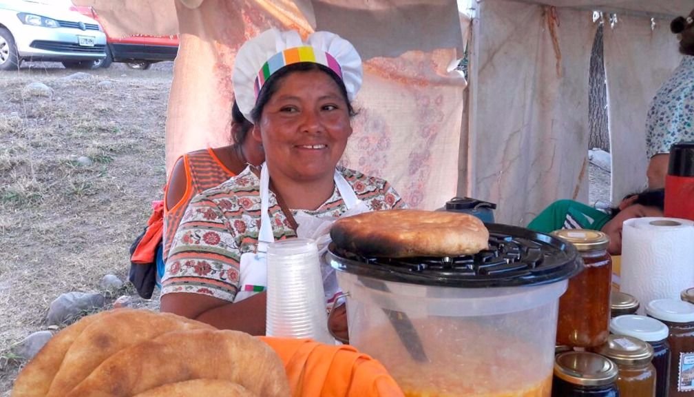 El sabor del pan amasado y cocinado al horno de barro