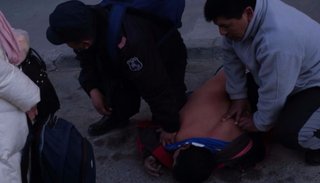 Policía golpeó a su mujer, frente a su hija