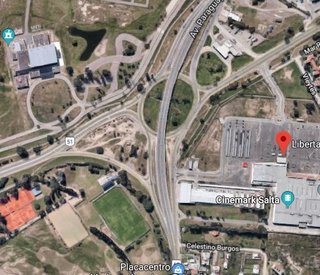 Accidente en la rotonda de Limache: motociclista tendido en la calzada