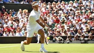 Federer inició su camino en Wimbledon con nueva pilcha