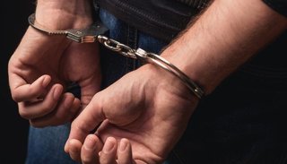 La manoseó en el colectivo y se masturbó