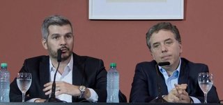 Dujovne cruzó a Marcos Peña y descartó un impuesto a los pasajes al exterior