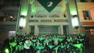 El radicalismo porteño pide a los senadores de la UCR que voten a favor del aborto