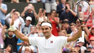 Federer no tuvo problemas y avanza a paso firme