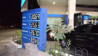 Estacioneros en alerta por posible suba en las naftas