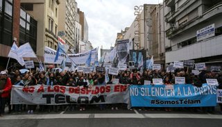 Los trabajadores de prensa marcharon por la reincorporación de los 357 despedidos en Télam
