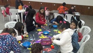 Taller de manualidades y un nutrido programa de vacaciones de invierno