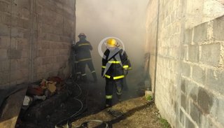 Los bomberos de MetÃ¡n se quedaron sin agua cuando combatÃ­an un voraz incendio