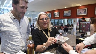 "A los radicales les encanta cenar con Macri y sacarse fotos"