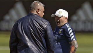 Cómo fue la discusión entre Sampaoli y Tapia