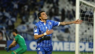 Huracán se aseguró a Garro y va por Larrondo y Rossi