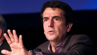 "Se fueron 80.000 millones de dólares entre atesoramiento y turismo"