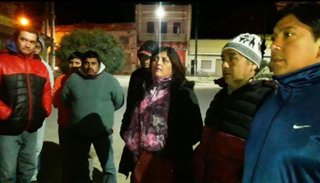 Desocupados reclaman fuentes de trabajo frente a la Municipalidad