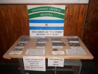 Detuvieron en San Pedro a dos "mulas" con más de 2 kilos de cocaína