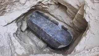 Descubren en Egipto un misterioso sarcófago de granito, cerrado desde hace 2.000 años
