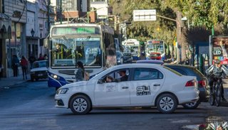 La licitación de 200 licencias de remises divide a choferes y agencias
