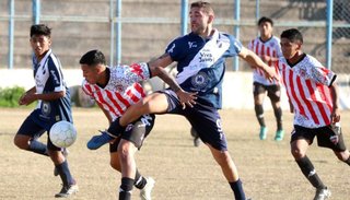 Talleres goleó y se afirma en la cima
