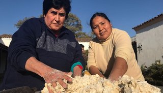 Con mate cocido y tortillas caseras, artesanos recibieron a los turistas