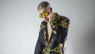 La furia de Bad Bunny: en España no le quisieron hacer la manicura por ser hombre