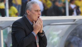 A diferencia de Sampaoli, Tite renovó su contrato con Brasil