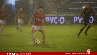 Hucarán vencía a Victoriano Arenas y se suspendió por lluvia